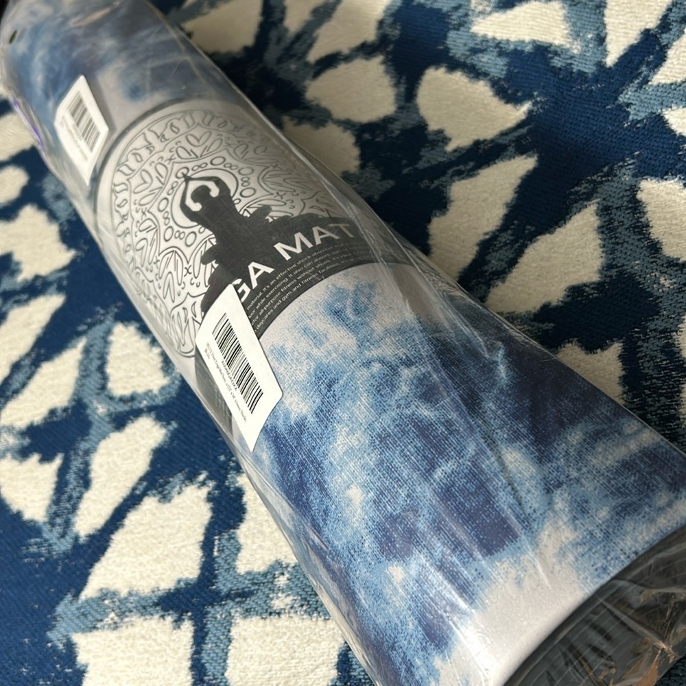 Blue and white 6 MM yoga mat with attachments